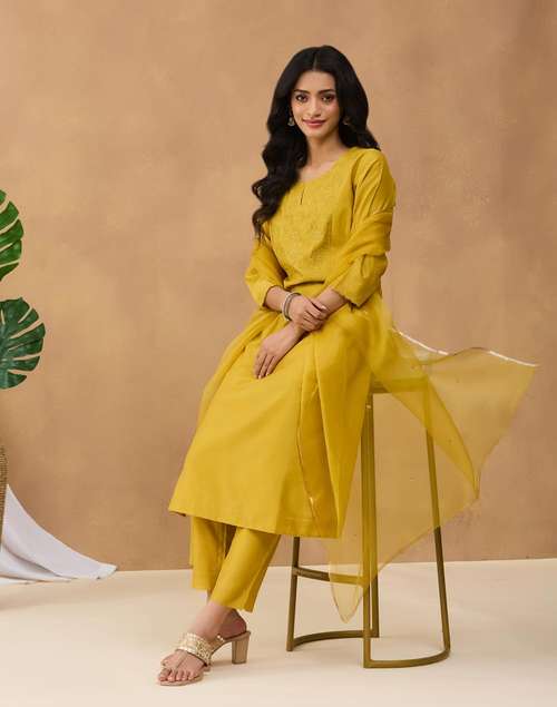 Green Cotton Silk Embroidered Dupatta, Pant & Kurta Set